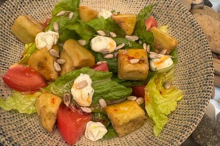 Салат с томатами и баклажаном