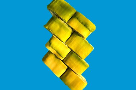 Авокадо и креветки в кляре