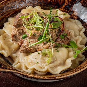 Вареники картофельные с бефстроганов и грибами