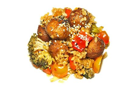 Овощи с рисом и фрикадельками