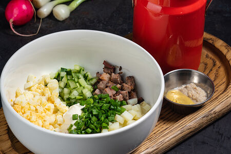 Окрошка с брискетом на квасе