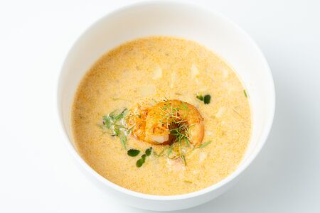 Чаудер с креветкой и лососем