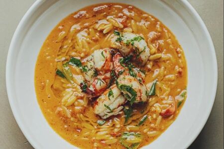 Орзо, креветки и вяленые томаты