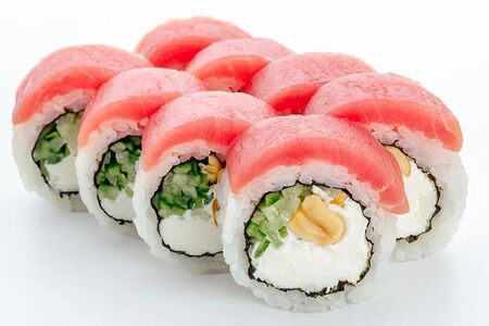 С тунцом и арахисом