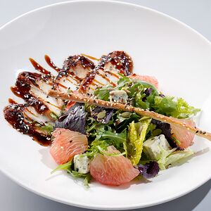 Салат с угрём