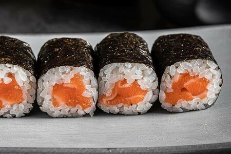 Ролл Сяке маки