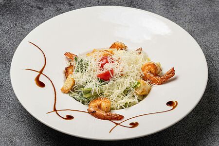 Салат Цезарь с креветками