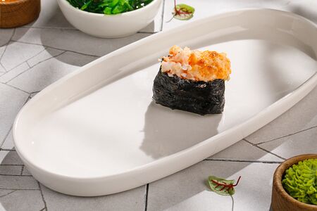 Запеченные суши с лососем