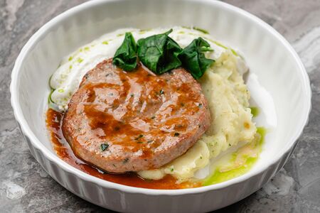 Котлета из индейки и картофельный крем с брокколи