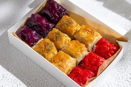 Подарочный набор Сладкий Петербург с ассорти из пахлавы