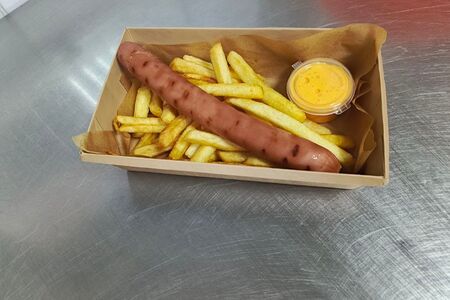 Фри бокс с баварской сосиской