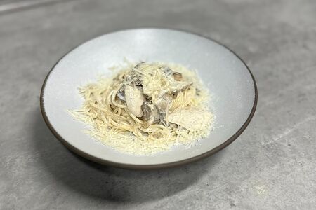 Паста с курицей и грибами