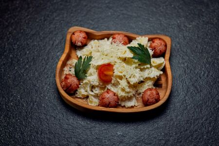 Макарошки со сливками и молочной сосиской 
