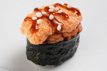 Запечённый гункан с лососем