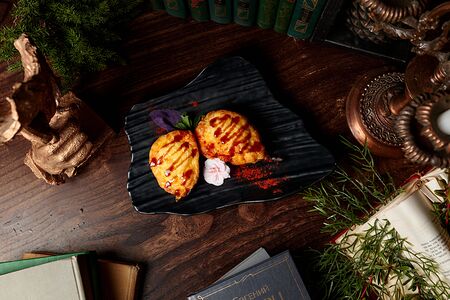 Груша фламбе с королевской креветкой