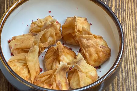 Жареные вантоны с пекинским соусом 