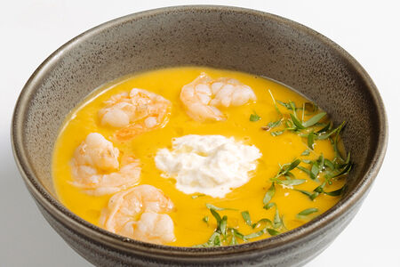 Суп-крем из тыквы с креветками и страчателлой