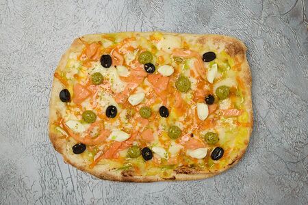 Римская пицца С лососем и творожным сыром