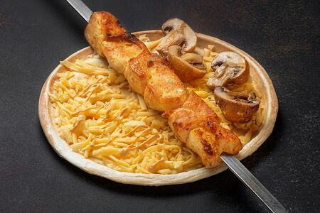 Закрытая пицца с курицей и грибами