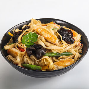 Удон с курицой в соусе терияки