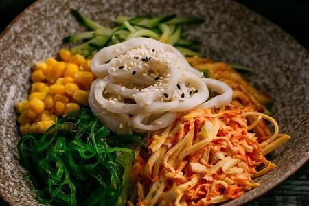 Поке с кальмаром с соусом Унаги Основной