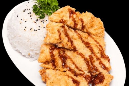 Торикацу из курицы с рисом