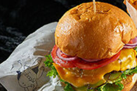 Бургер с сочной котлетой из говядины