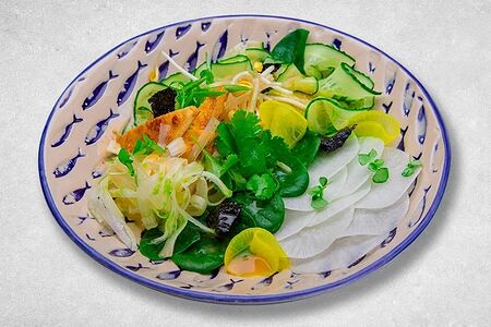 Боул с зелёными овощами, жареным тофу и цитрусовым соусом