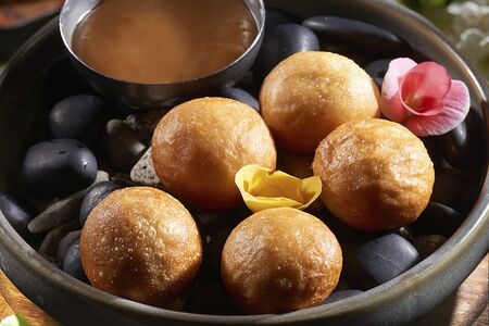 Бао-пончики с соленой карамелью