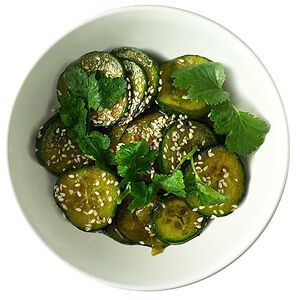 Салат битые огурцы