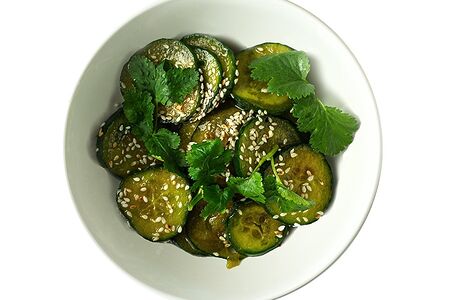 Салат битые огурцы