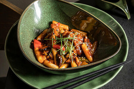 Токпокки с перечной говядиной