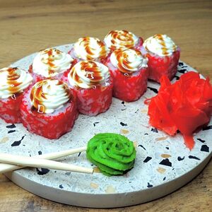 Запеченная Калифорния с угрем