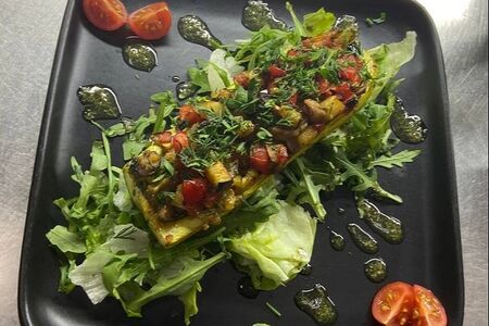 Цукини, запеченные под моцареллой