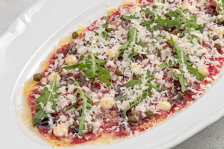 Карпаччо из говядины с кремом из артишоков