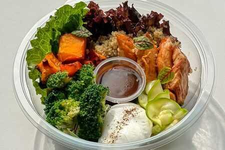 Боул с обжаренным лососем