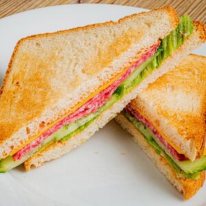 Сэндвич с салями