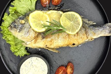 Дорада с ароматными травами