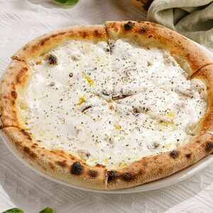 Пицца с рикоттой и черным трюфелем