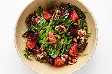 Салат с печёной свёклой и грейпфрутом 