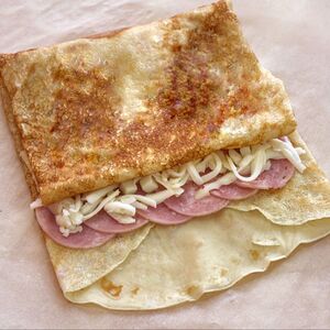 Блинчик с ветчиной и сыром