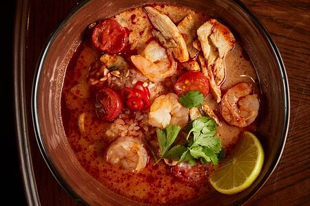Том Ям с курицей и креветками