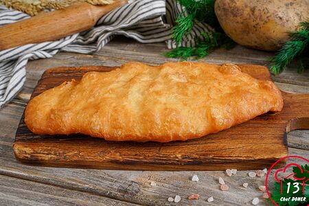 Жареный пирожок с капустой