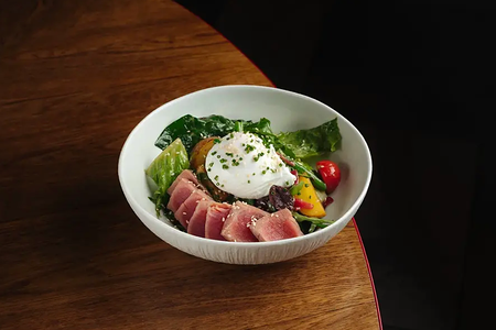 Нисуаз с кенийской фасолью и свежим тунцом