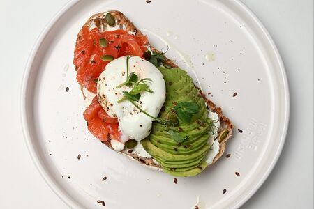 Авокадо-тост с лососем