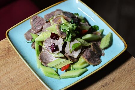 Салат с говядиной, свиным языком и огурцами