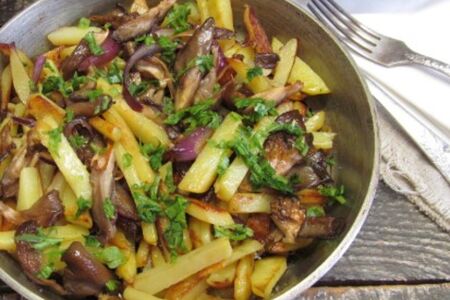 Картофель, жаренный с вешенками 