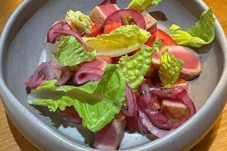 Салат с тунцом