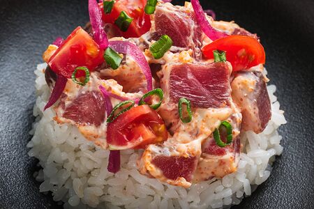 Райс боул с тунцом