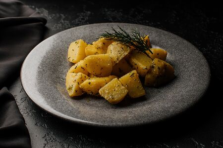 Картофель отварной с зеленью